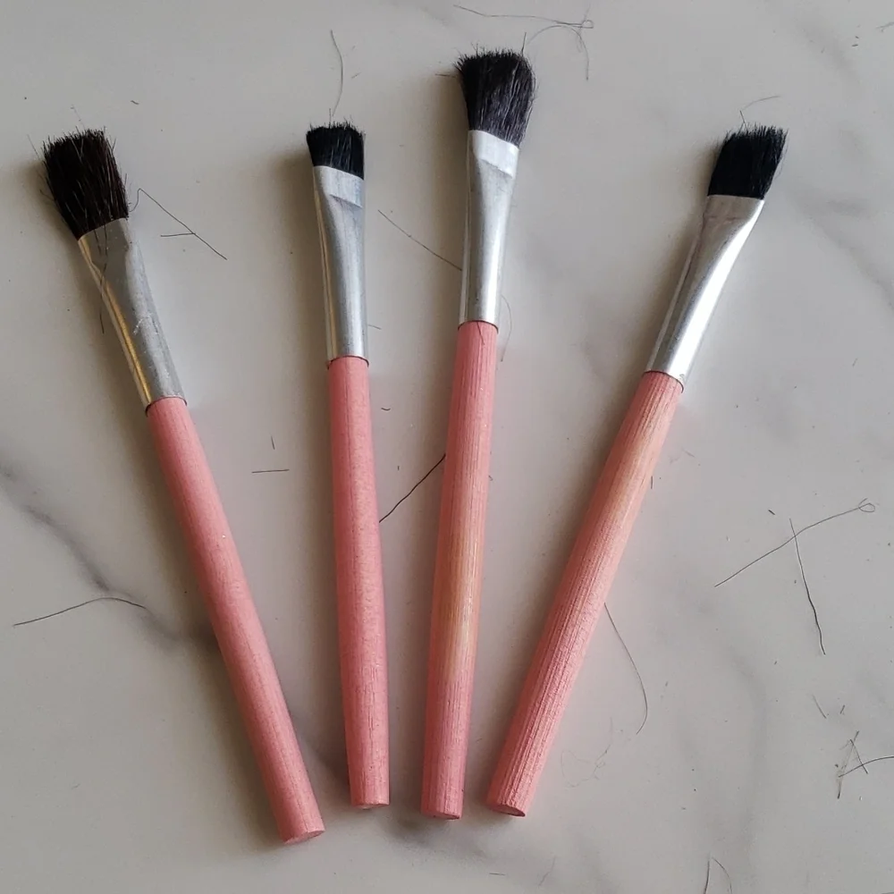 Set of 47 Makeup Brushes on a Pink Wood Handle